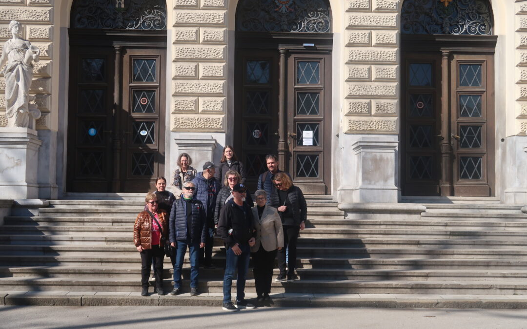 An Accessible Cultural Experience for Deafblind People