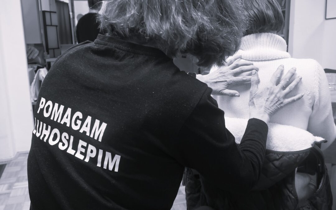 Strengthening the language of deafblind people through learning the haptic way of communication